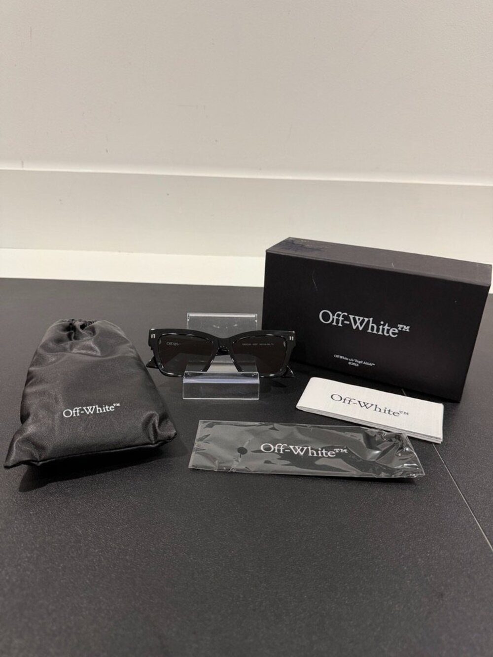 NWT Off-White Black Cat-Eye Sunglasses with Box & Accessories (JB1588)